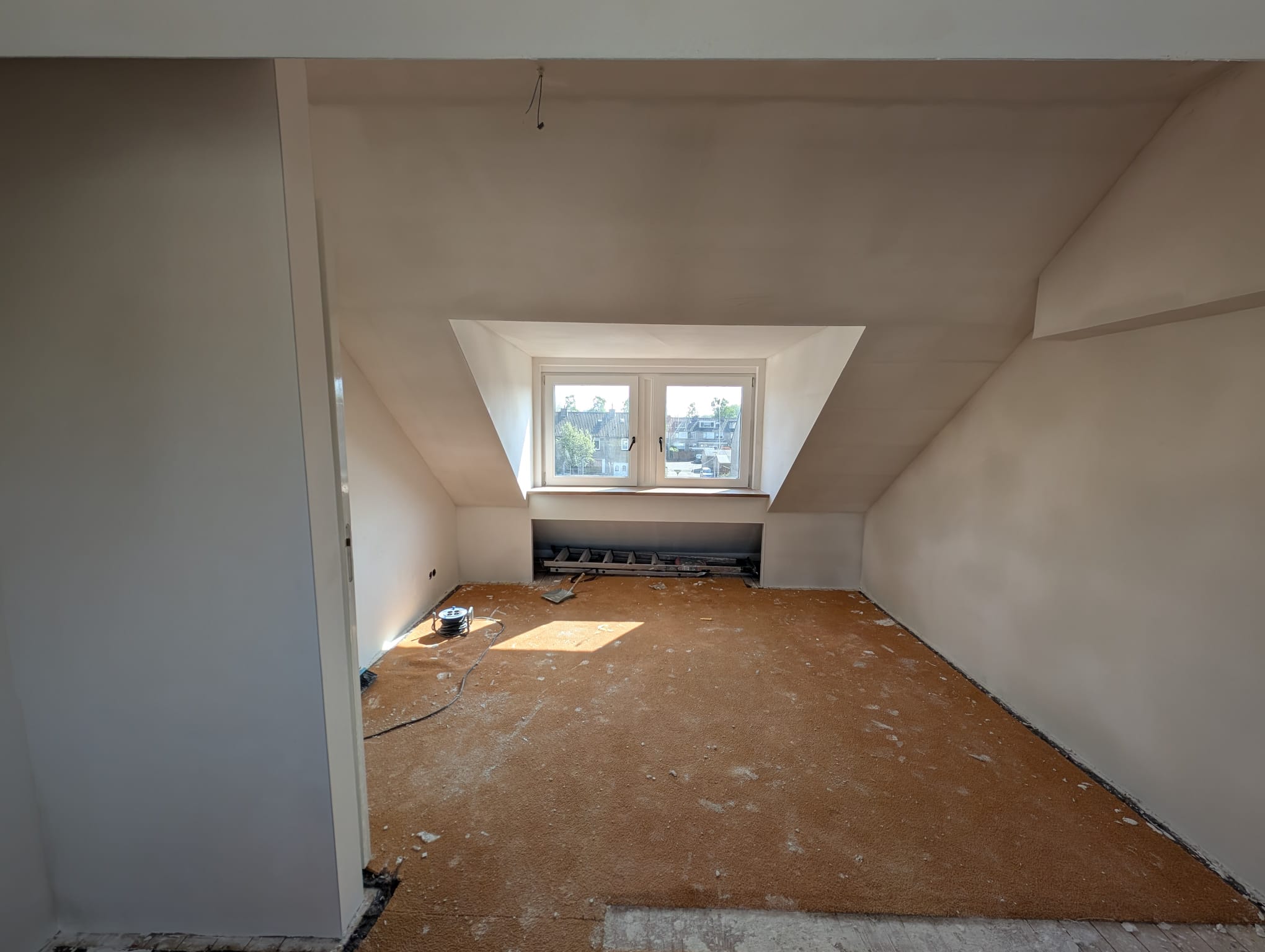 Egale stucwerk afwerking plafond en wanden